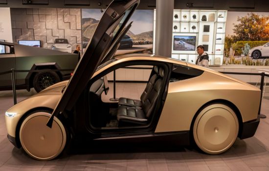 Tesla Cybercab, hizmete girdiği gün NHTSA soruşturması altına alındı