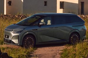 1.600 Kilometre Menzil Kapasitesine Sahip XPeng X9 PowerX Hibrit Aracıyla Tanışın!