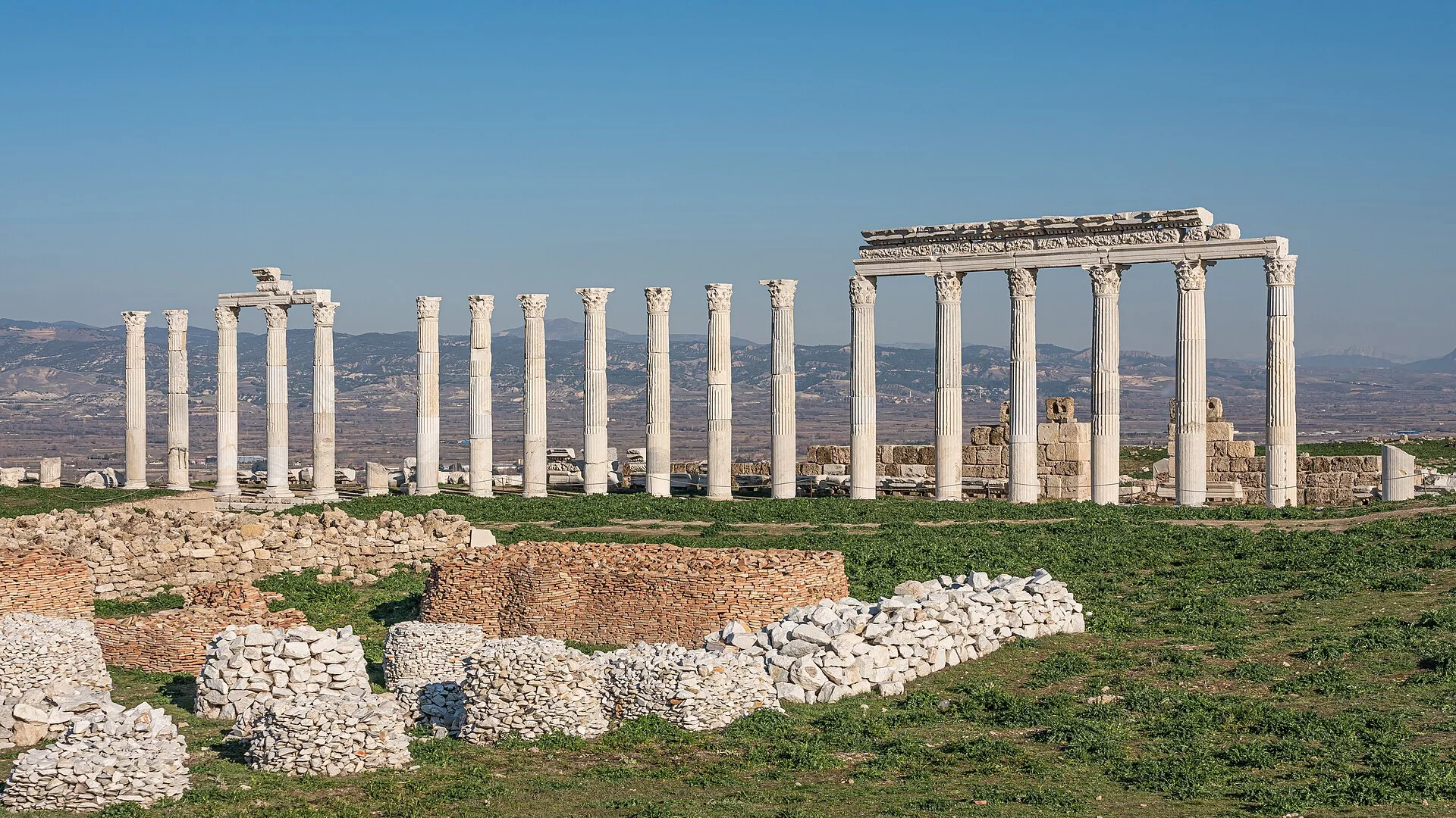 Pamukkale’nin Gölgesinde Kalan Denizli Antik Kentleri: 5 Duraklık Tarih Rotası