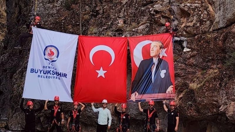 DEBAK, Acıpayam Kanyonu'nda 75 Metre Yükseklikte Türk Bayrağı Açtı