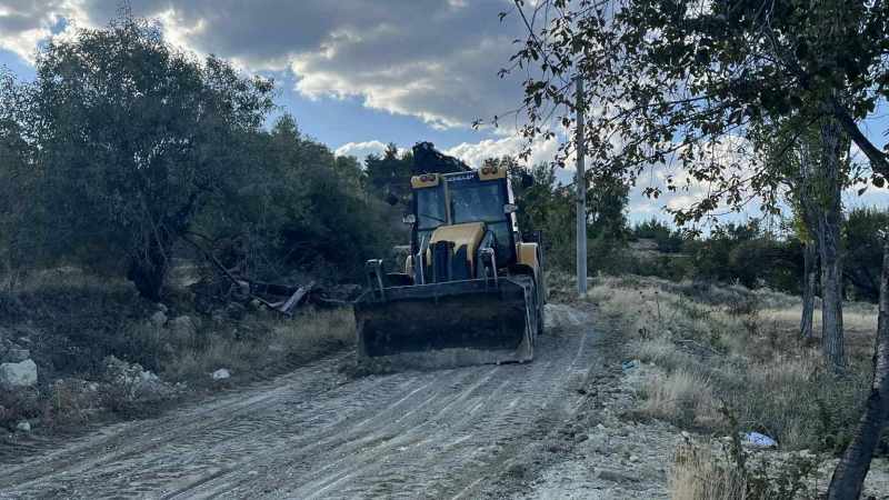 Acıpayam Belediyesi Tarafından Düzeltilmeyen Yol, Vatandaşlar Tarafından Kendi İmkanlarıyla Onarıldı
