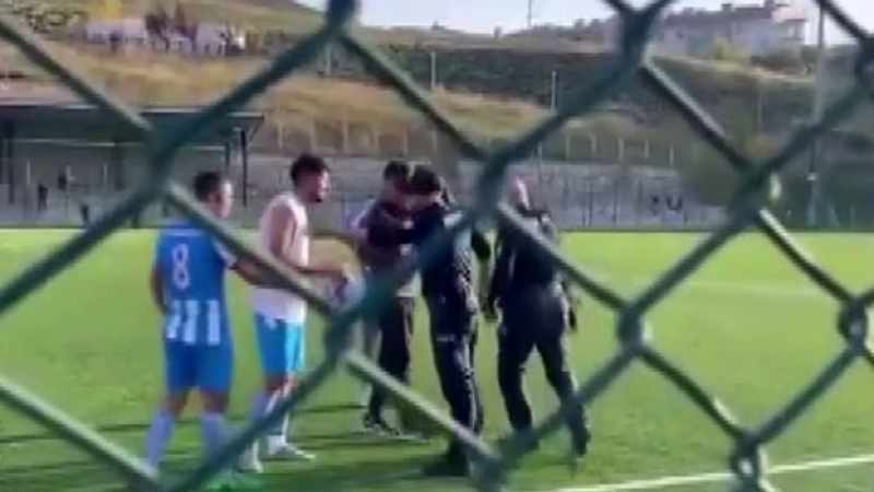 Amatör lig maçında çıkan tartışmayı polis biber gazıyla bastırdı 