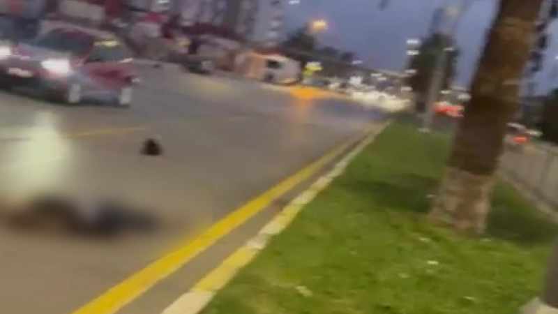 Aydınlatma direğine çarpan motosikletteki iki arkadaş hayatını kaybetti 