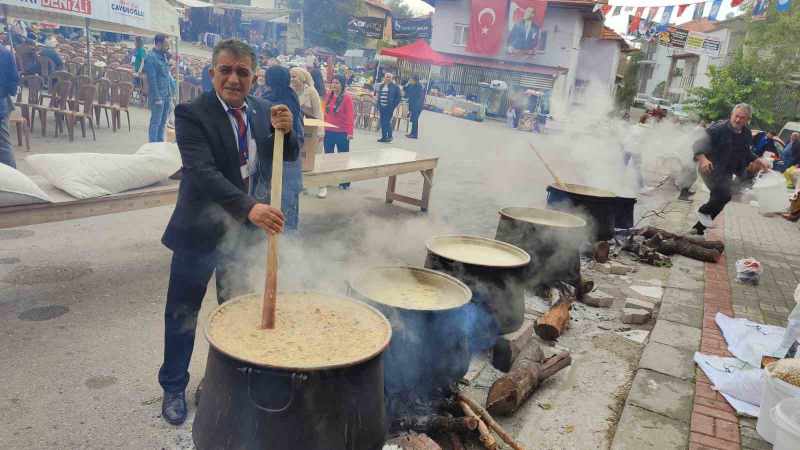 Binlerce kişi dumanı üstünde tarhana çorbasında buluştu