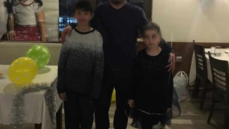 Çocuklarını görmek için gitti, satırlı saldırıya uğradı