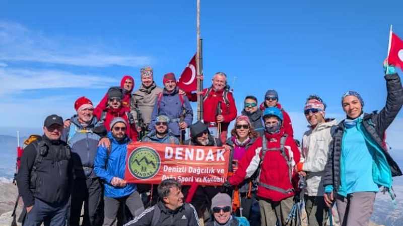 Cumhuriyet coşkusu Babadağ’ın zirvesine taşındı