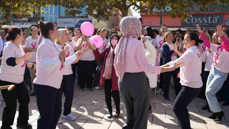 Denizli Egekent Hastanesi pembe yürüyüşle meme kanserine dikkat çekti 