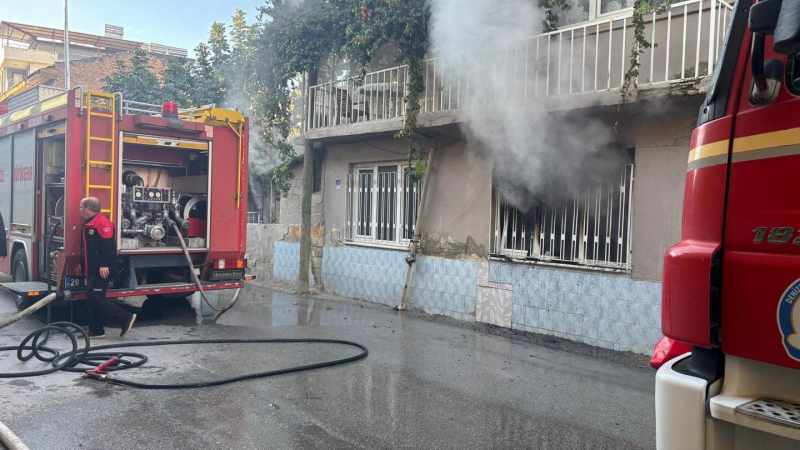 Giriş Katında Cereyan Eden Yangın, Evi Kül Haline Getirdi