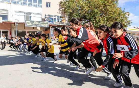 Çamelili Çocuklar Cumhuriyet İçin Coşkuyla Yürüdü