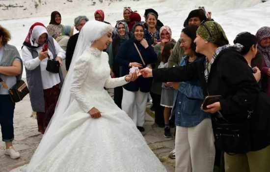 Düğün Fotoğrafları Bekleneni Vermeyince Pamukkale'de Tekrar Çekim Gerçekleştirildi