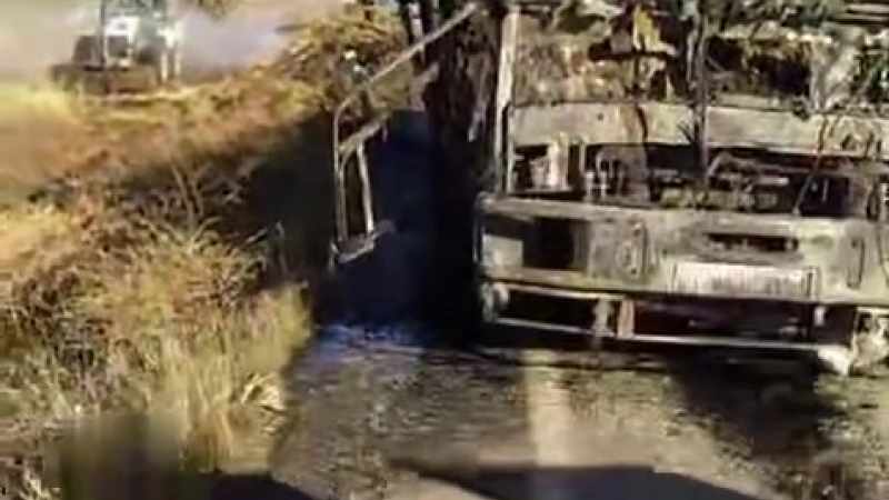 Saman yüklü kamyon yangın sonrası kullanılamaz hale geldi