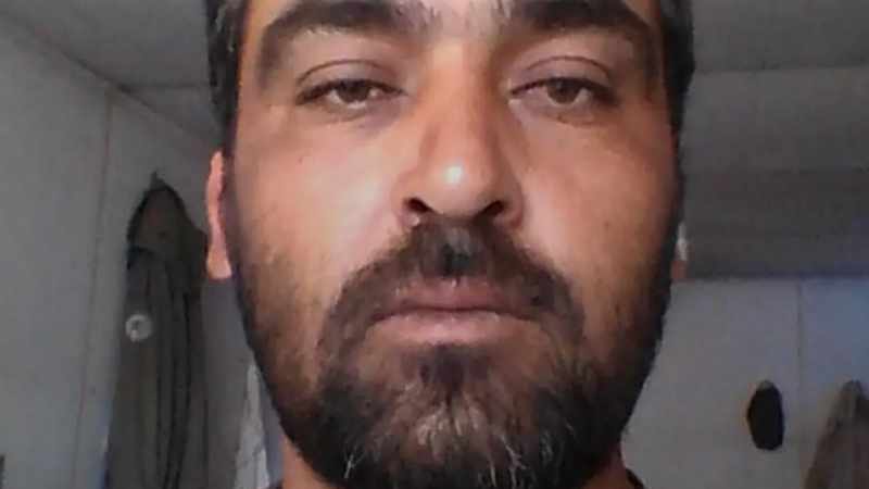 Kendisine silah doğrultan adamın üzerine yürüyüp bıçakla öldürdü 