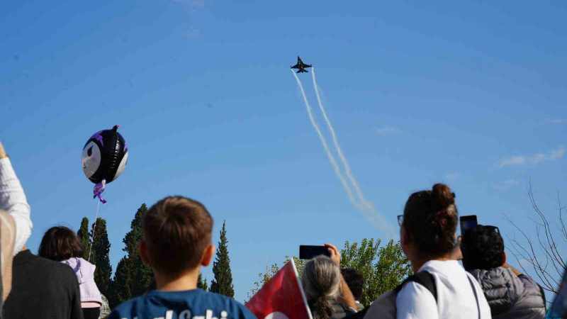SOLOTÜRK'ten Pamukkale Gökyüzünde Cumhuriyet Bayramı Coşkusu