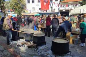 Binlerce insan, sıcacık tarhana çorbasıyla bir araya geldi
