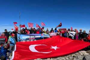 Cumhuriyet Bayramı Coşkusu Babadağ Zirvesine Ulaştı