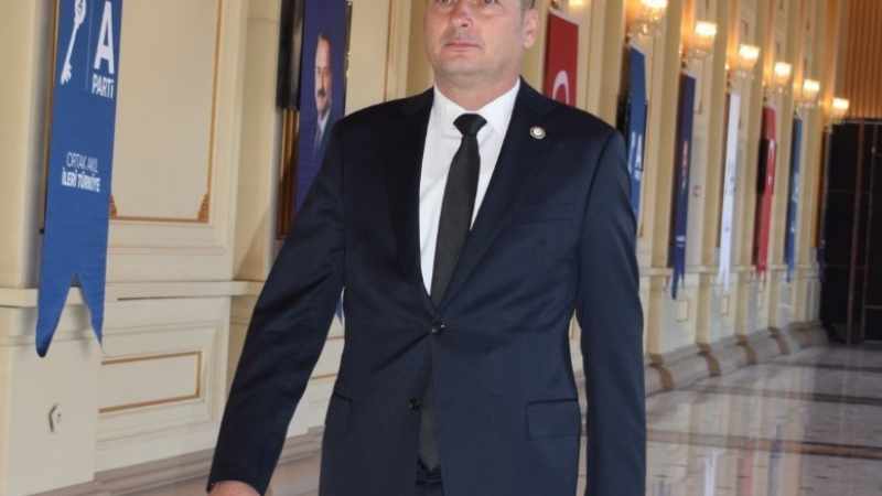 Başkan Saruhan'dan Öğretmenler Günü Mesajı: 