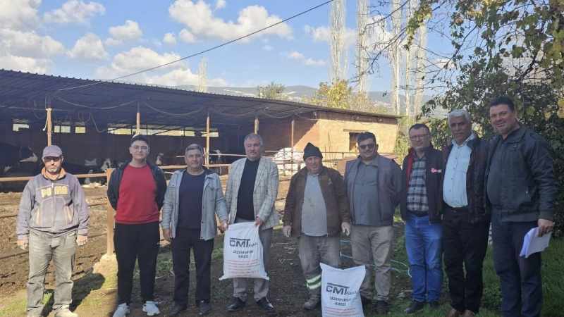 Beyağaç Belediyesi, Şap Hastalığı ile Mücadele İçin Üreticilere Kireç Dağıttı