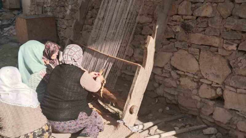 Çal’da keşfedilen benzersiz dokuma örneği: Mısır kapçığı hasır dokuma