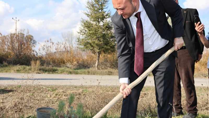Çivril’de öğretmenler anısına fidan dikimi yapıldı