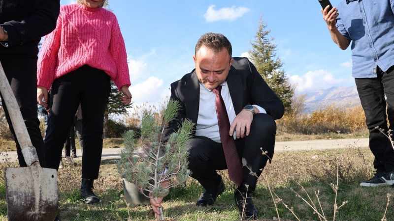 Çivril'de öğretmenler için anı fidanı dikim etkinliği gerçekleştirildi