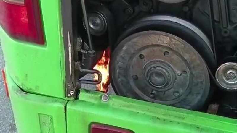 Denizli’de yanmaya başlayan halk otobüsünde facia ucuz atlatıldı