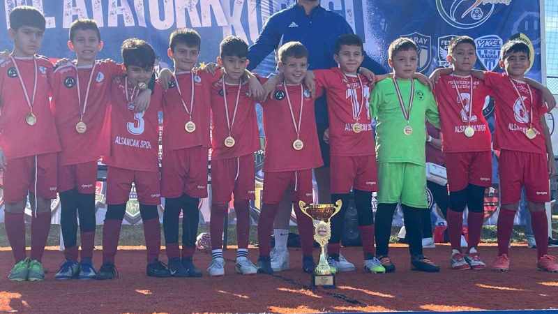 Fenerbahçe’yi eleyen Denizlili gençler dikkat çekti 