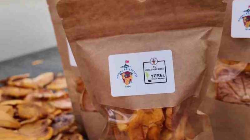Honaz’ın ünlü cennet hurması artık lezzetli cips olarak sofralarımıza geliyor