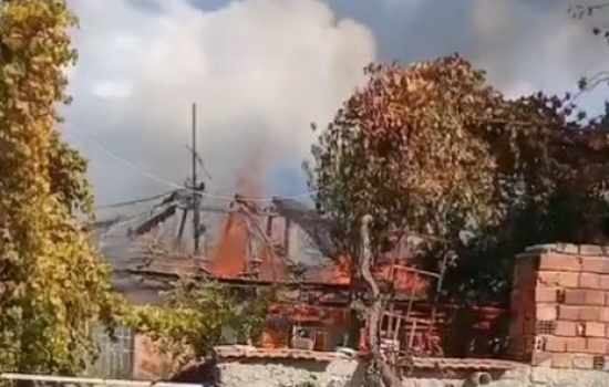 Alevlerin Kucakladığı Ev Artık Kullanılamaz Duruma Geldi