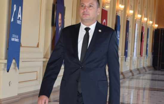 Başkan Saruhan'dan Öğretmenler Günü Mesajı: 