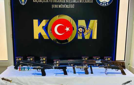 Denizli'de Düzenlenen Kaçak Silah Operasyonu: Çok Sayıda Ele Geçirildi