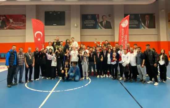 Denizli'de Floor Curling Turnuvasının Şampiyonları Açıklandı
