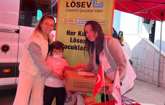 Denizli'de Kanserle Mücadele Eden Ailelere Ulaşan Mutlu Et Paketleri Dağıtıldı