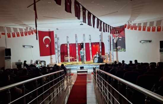 Merkezefendi Kent Tiyatrosu'nun Çavdır'daki Performansı Yoğun İlgi Gördü