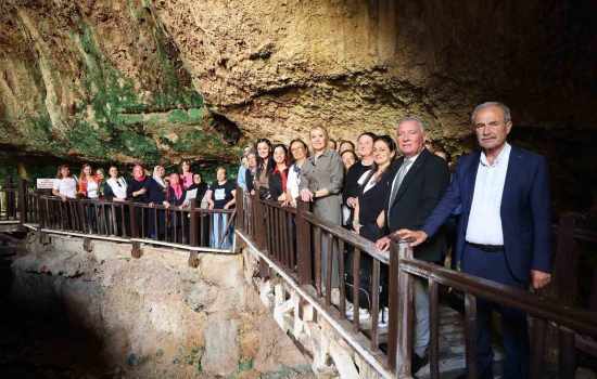 Merkezefendi'deki Kadınlar, Pamukkale ile Kaklık Mağarası'nın Gizemlerini Keşfediyor