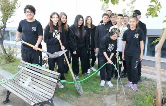 Öğrenciler İklim Değişikliği Sorununa Dikkat Çekerek Farkındalık Yaratıyor