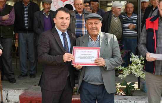 Tavas’ta Zeytin Seferberliği Kapsamında Açılan Tarla Okulu İlk Mezunlarını Vermeye Başladı