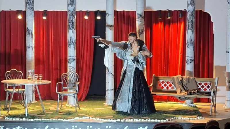 Merkezefendi Kent Tiyatrosu’nun oyunu Çavdır’da büyük beğeni topladı 