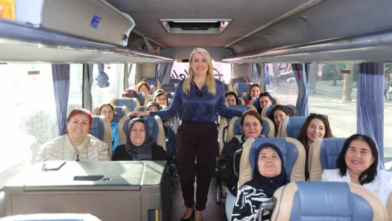 Merkezefendili kadınlar Pamukkale ve Kaklık Mağarasını geziyor 