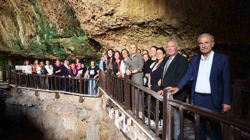 Merkezefendi'deki Kadınlar, Pamukkale ile Kaklık Mağarası'nın Gizemlerini Keşfediyor