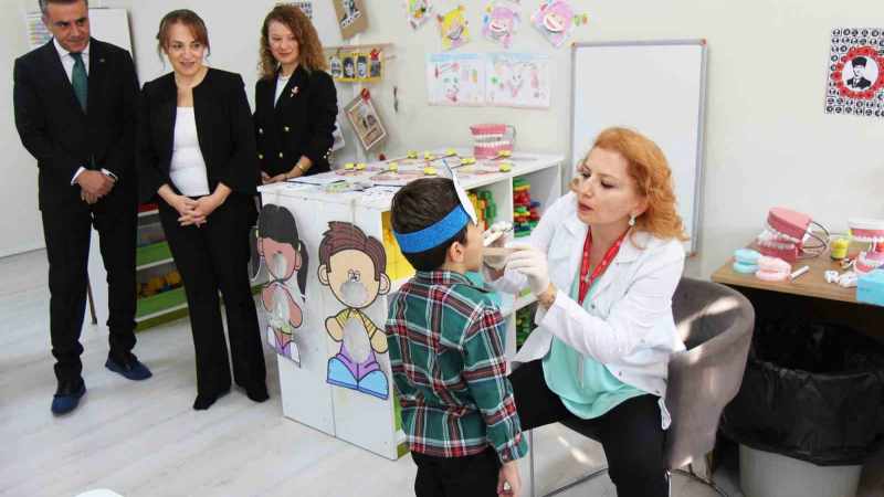 Öğrencilere ağız ve diş sağlığı eğitimi verildi 