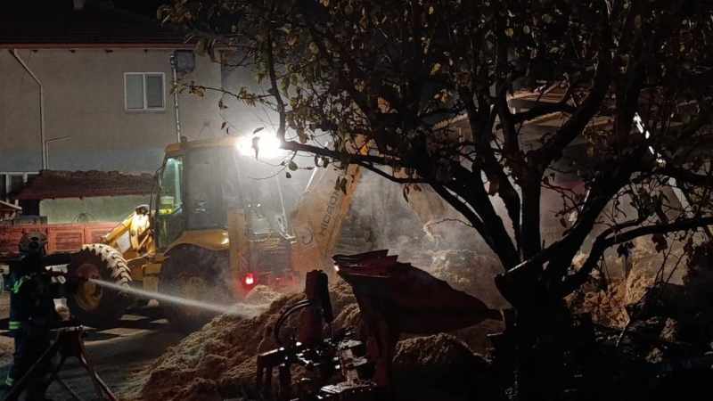 Samanlık yangını korkuya neden oldu