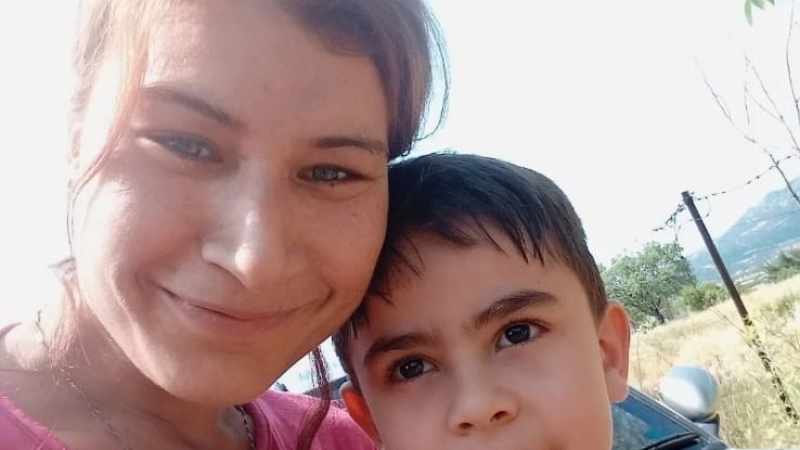 Süt toplama merkezine giden kadın kullandığı traktörün altında kaldı