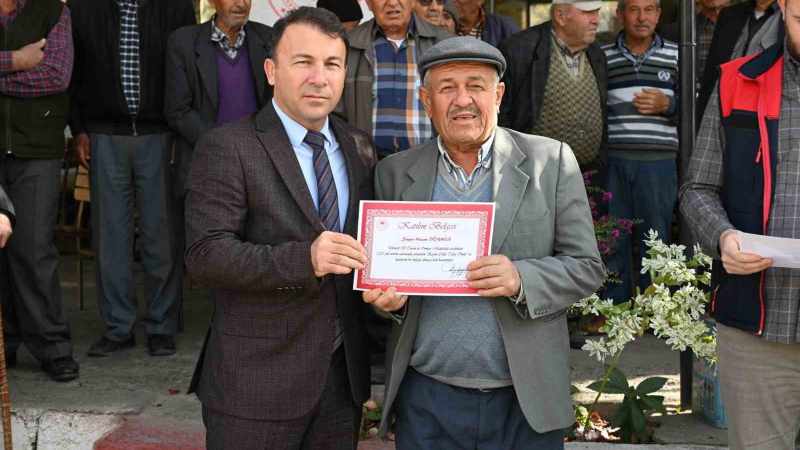 Tavas’ta Zeytin Seferberliği Kapsamında Açılan Tarla Okulu İlk Mezunlarını Vermeye Başladı