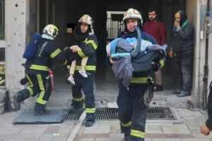 İş Hanında Çıkan Yangında 17 Çocukla Birlikte Toplam 21 Kişi Kurtarıldı