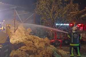 Samanlıkta Çıkan Yangın Korku Dolu Anlar Yaşattı