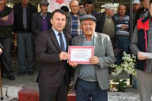 Tavas’ta Zeytin Seferberliği Kapsamında Açılan Tarla Okulu İlk Mezunlarını Vermeye Başladı