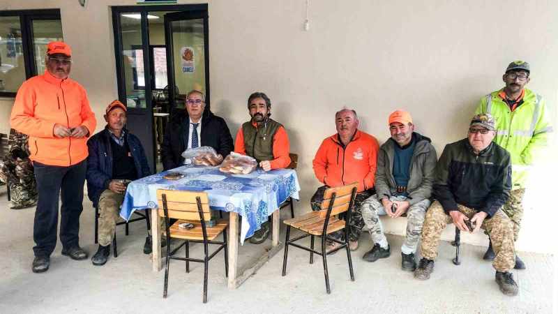 Mahsullerini korumak isteyen üreticiler domuzlarla mücadele ediyor