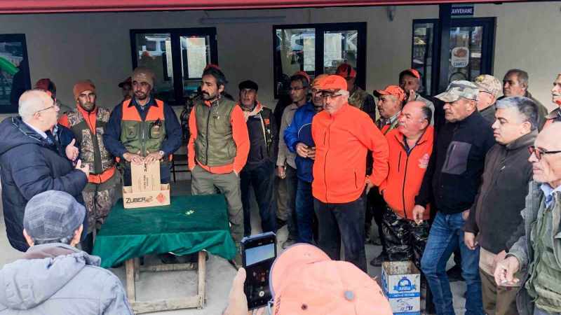 Üreticiler, mahsullerini korumak için domuzlarla savaşıyor