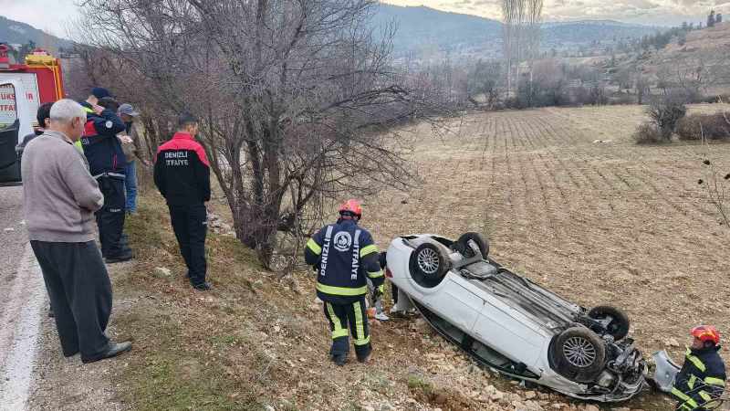 Kontrolden Çıkan Araç Tarlaya Düşerek 2 Kişiyi Yaraladı