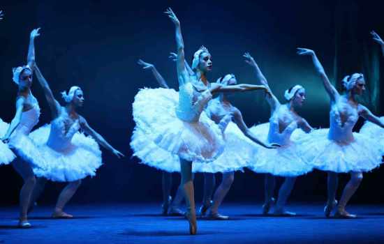 Çaykovski'nin 'Kuğu Gölü' Balesi Denizli'de Sanatseverlerden Tam Not Aldı